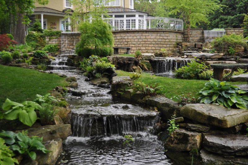 paysagiste-GRIMAUD-min_landscaping-rock-louisville-ky-traditional-landscape-and-boulders-brick-wall-bushes-grass-koi-law